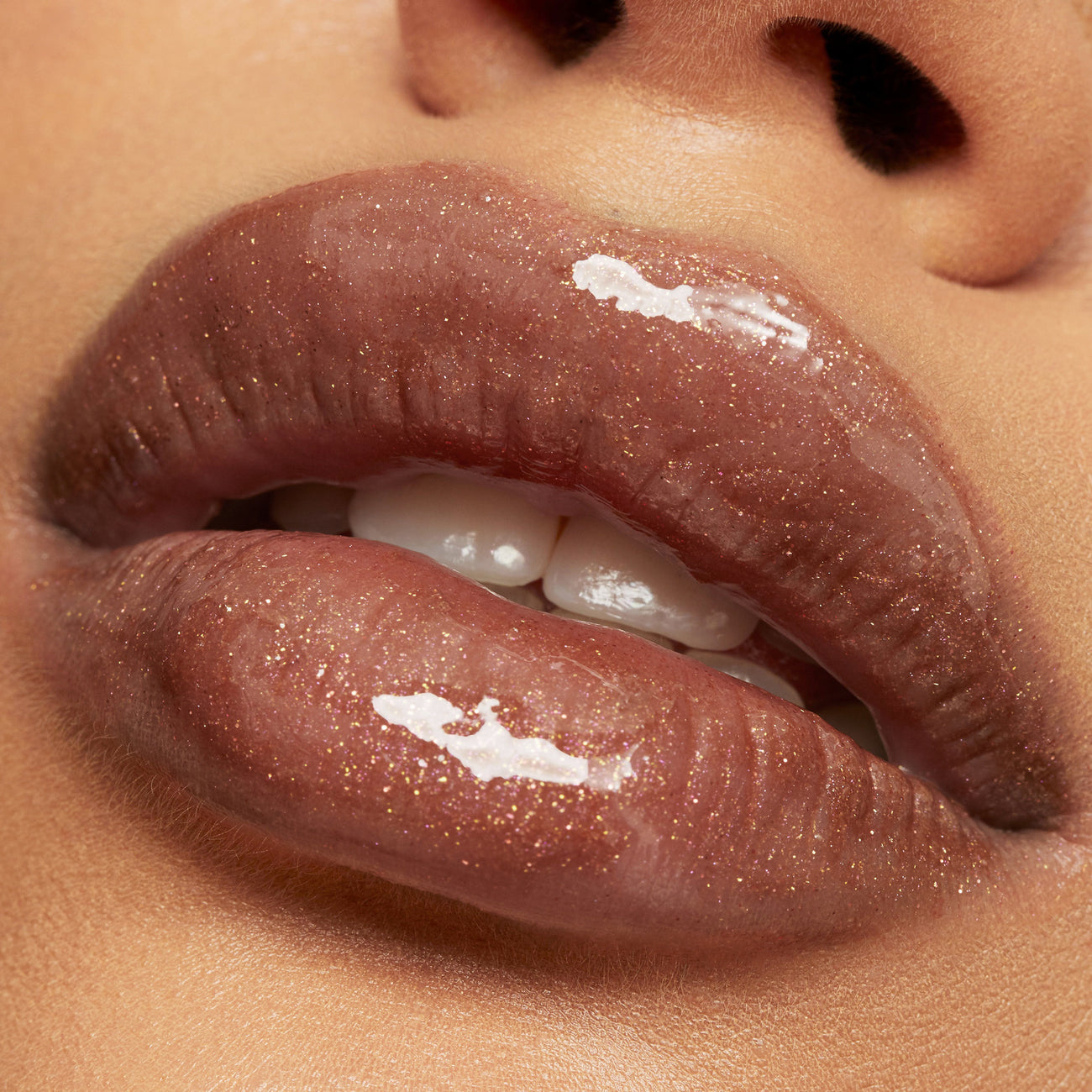 Debbie New Bomb Shiny Non-Sticky Lip Gloss